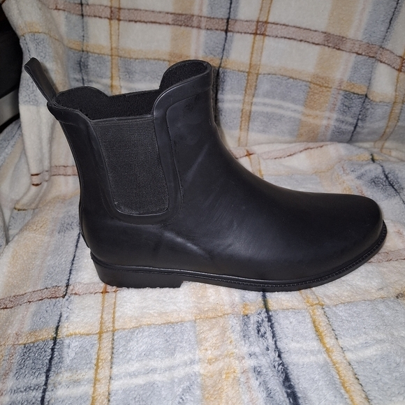 A pair of J. Crew Kenton Chelsea boots in a men\'s size 10. Like new condition main image 6